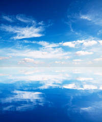 Obraz na płótnie Canvas sky reflection