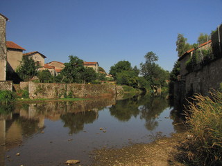 Fototapeta na wymiar Miasto La Rochefoucauld, Charente, Limousin, Périgord