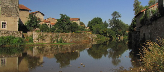 Obraz premium Ville de La Rochefoucauld ; Charente, Limousin, Périgord