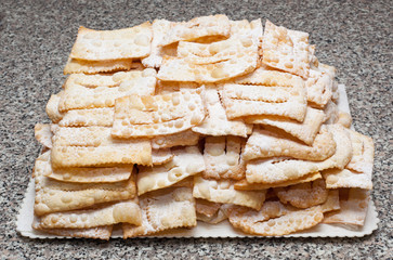 Vassoio di chiacchiere di Carnevale