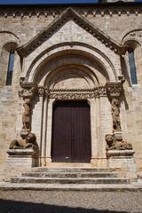 Fototapeta na wymiar La Collegiata, portale principale San Quirico d'Orcia