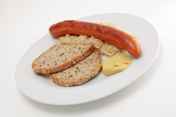 Krakauer Bratwurst, Sauerkraut, Brot