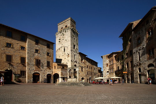 San Giminiano, Cisterna Square