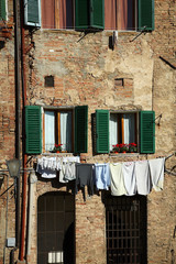 Siena, facciate di case in Piazza del Mercato