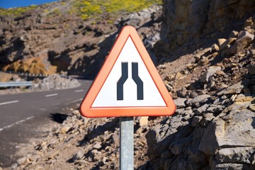 narrowing red signal