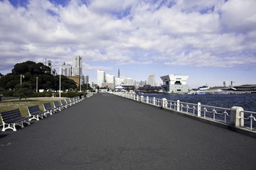 Fototapeta na wymiar Minato Mirai obszar widziany z Yokohama Yamashita Park
