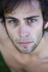 portrait modèle jeune homme beau mâle viril garçon charme