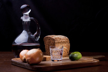 two onions, cucumber and rye bread