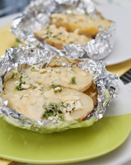 Картофель запеченый в фольге