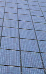 rangées de panneaux photovoltaïques