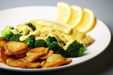 Fish with broccoli and sliced potatoes