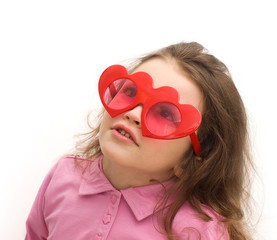bimba con occhiali a forma di cuore
