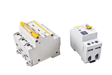 Automatic circuit breaker