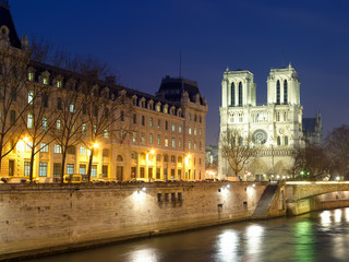 Fototapeta na wymiar Paris - Notre Dame w nocy