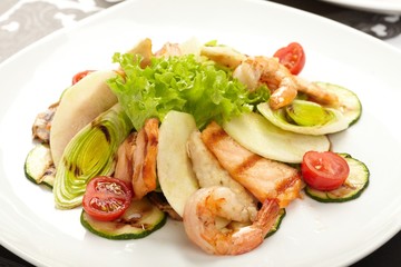 Shrimps with salmon and vegetables