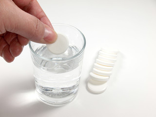 Tabletten Wasserglas