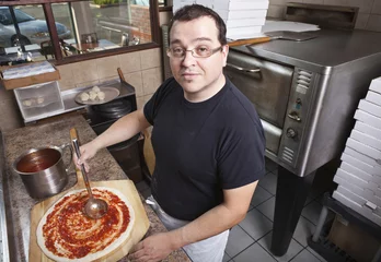 Foto op Plexiglas Chef making a pizza © imageegami