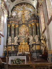 Fototapeta na wymiar Ołtarz w Bazylice Jasnogórskiej