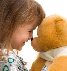 bimba con orsetto di peluche