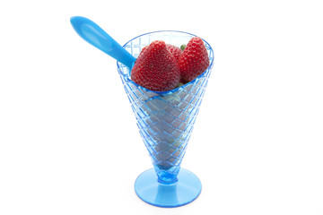 Erdbeeren im Eisbecher