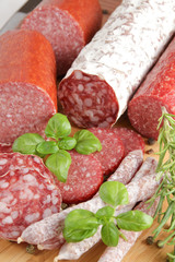 verschiedene salamisorten