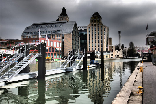 Le moulin de Paris sur le canal de l'Ourcq