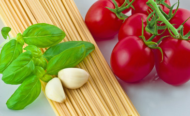 Pomodori basilico spaghetti