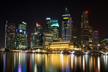 Fototapeta na wymiar skyscraper in Singapore at night