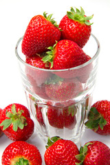 fragole nel bicchiere