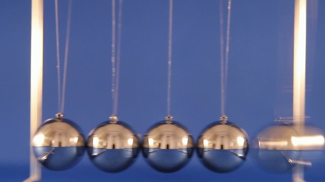 Kugelsto&szlig;pendel, Kugelpendel, Newtonpendel, Newton-Wiege