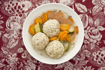 Canederli in brodo e verdure