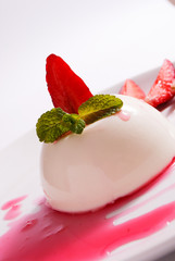 Panna cotta dessert