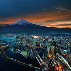 Papier Peint photo Tokyo Vue surréaliste de la ville de Yokohama et du mont Fuji