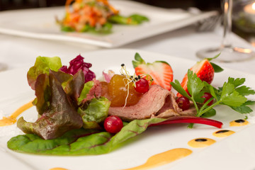 Roastbeef auf Salat