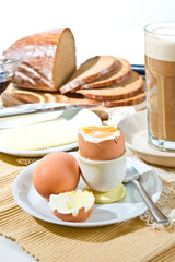Frühstück mit weichem Ei