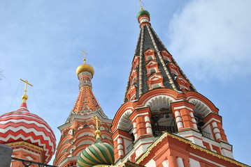 Fototapeta na wymiar Kopuły katedry św Bazylego w Moskwie