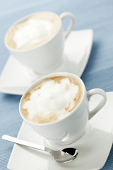 zwei cappuccino tassen