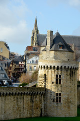 Fototapeta na wymiar Tour des remparts à Vannes