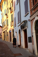 Obraz premium Desenzano del Garda, case del centro storico