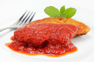 Putenschnitzel mit Tomatensugo