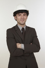 junger mann mit helm