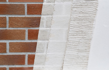 Musteraufbau eines Außenwandputzes an einer Hausfassade