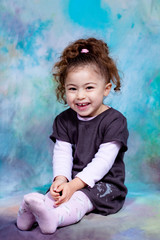 Fototapeta premium Portrait d'une fillette assise