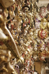 Esposzione di maschere