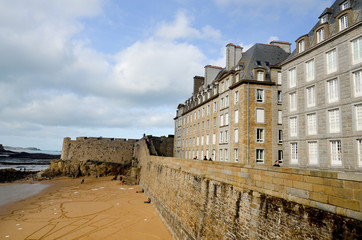 Fototapeta na wymiar Remparts de Saint-Malo