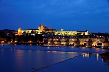 Fototapeta na wymiar Praga, Most Karola i Zamek w Pradze
