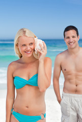 Fototapeta premium Couple listening to their shell