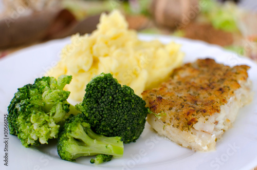"Fischfilet Bordelaise mit Brokkoli und Kartoffelpüree" Stockfotos und ... "Fischfilet Bordelaise mit Brokkoli und Kartoffelpüree" Stockfotos und ...