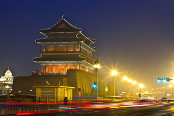 Fototapeta na wymiar Scena nocy z zabytkowej wieży, Qianmen, Zakazane Miasto