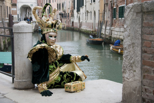 Fototapeta carnaval de venise masque or
